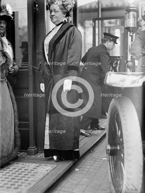 Unknown woman, 1st Breakfast?, 1913.  Creator: Harris & Ewing.