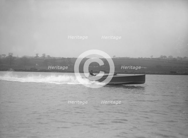 Unknown hydroplane underway, 1912. Creator: Kirk & Sons of Cowes.