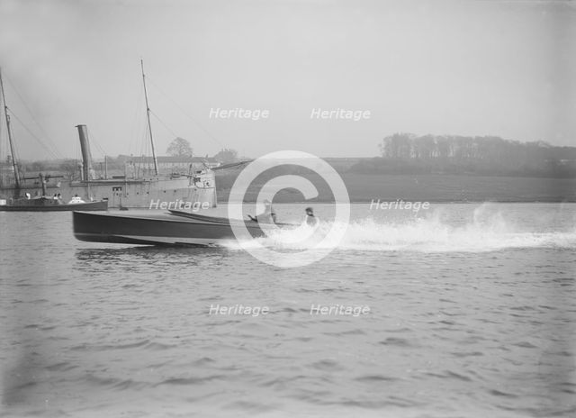 Unknown hydroplane underway, 1912. Creator: Kirk & Sons of Cowes.