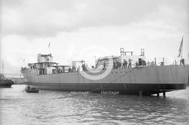Unknown ship construction. Creator: Kirk & Sons of Cowes.