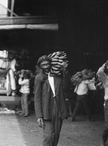 Unloading bananas, New Orleans, between 1920 and 1926. Creator: Arnold Genthe