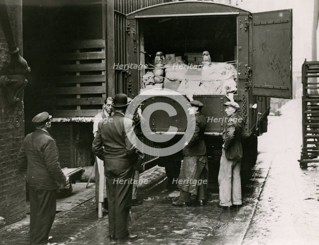 Unloading crates at the West Yard of Burlington House, 1935. Creator: Topical Press Agency.