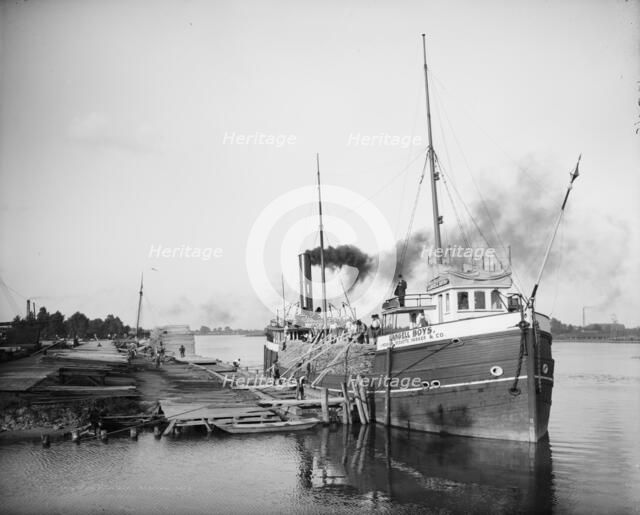 Unloading lumber, Saginaw, Mich., between 1900 and 1910. Creator: Unknown.
