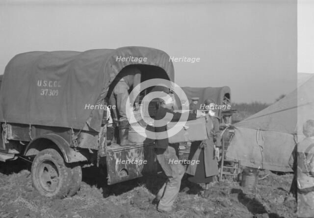 Unloading the household goods of a family who is being moved into..., Forrest City, Arkansas, 1937. Creator: Walker Evans.