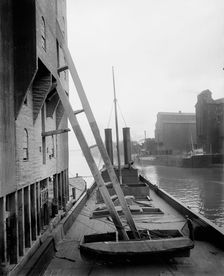 Unloading wheat into elevators, Buffalo, c1900. Creator: Unknown