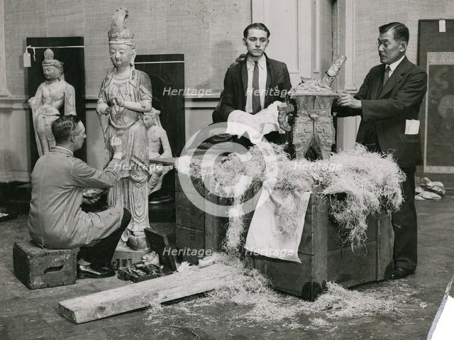 Unpacking exhibits from Japan, 1935. Creator: Topical Press Agency.