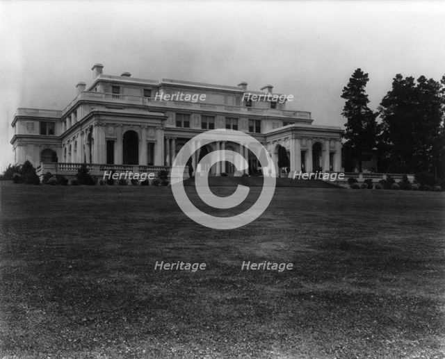 "Uplands," Charles Templeton Crocker house, 400 Uplands Drive, Hillsborough, California, 1917. Creator: Frances Benjamin Johnston.
