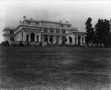 "Uplands," Charles Templeton Crocker house, 400 Uplands Drive, Hillsborough, California, 1917. Creator: Frances Benjamin Johnston