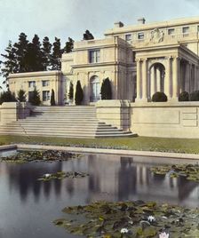 "Uplands," Charles Templeton Crocker house, 400 Uplands Drive, Hillsborough, California, 1917. Creator: Frances Benjamin Johnston