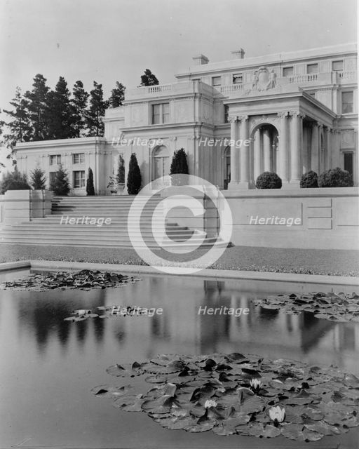 "Uplands," Charles Templeton Crocker house, 400 Uplands Drive, Hillsborough, California, 1917. Creator: Frances Benjamin Johnston.