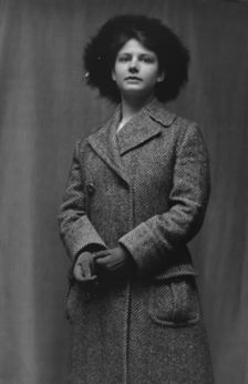 Urchs, Outonita, Miss, portrait photograph, 1913. Creator: Arnold Genthe