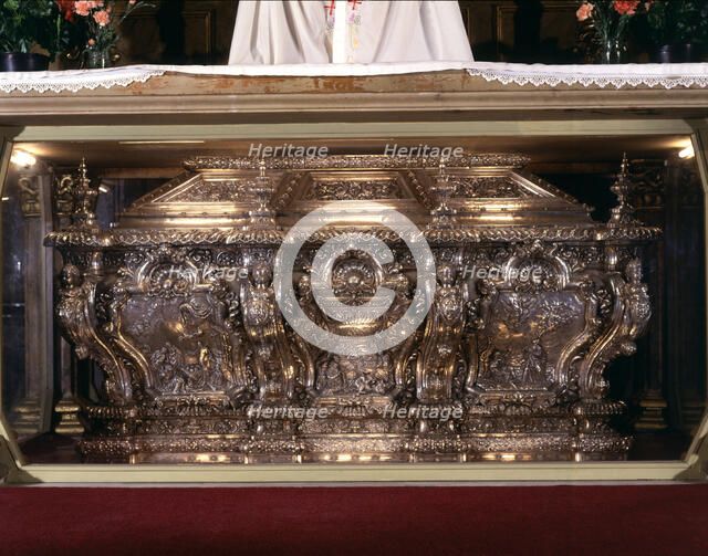 Urn of Sant Bernat Calvó', silver embossed with bas-reliefs and cast elements. Punch of Barcelona…