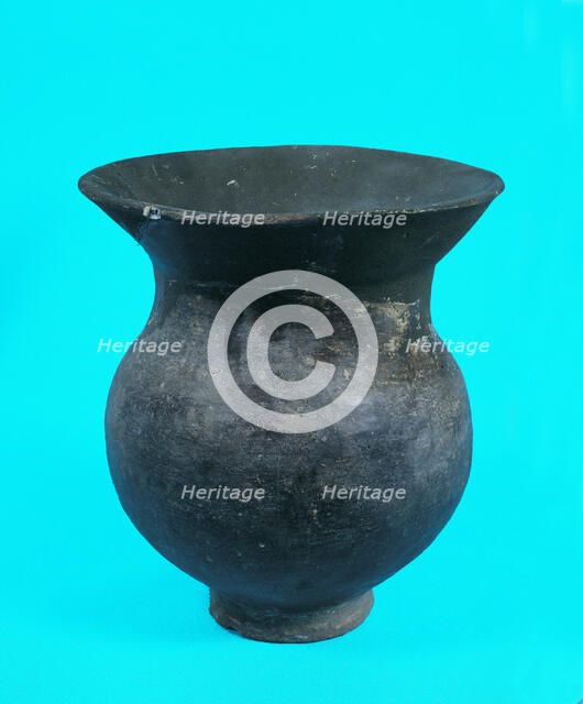 Urn without decoration, from the necropolis of La Pedrera in Vallfogona de Balaguer, Térmens (Lle…