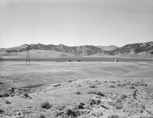 U.S. 99, on ridge over Tehachapi Mountains, 1939. Creator: Dorothea Lange