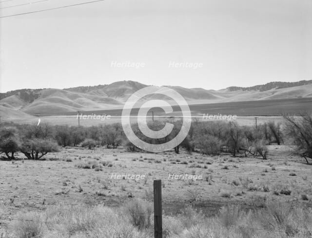 U.S. 99 on ridge over Tehachapi Mountains, 1939. Creator: Dorothea Lange.