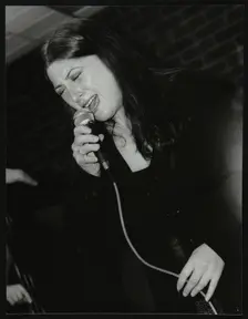 Vocalist Anita Wardell performing at The Fairway, Welwyn Garden City, Hertfordshire, 2000. Creator: Denis Williams