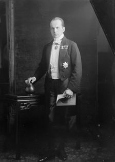 Von Holm, Fritz, Dr., portrait photograph, between 1913 and 1923. Creator: Arnold Genthe