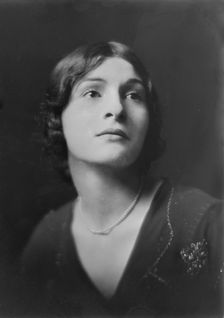 Von Radwan, Inge, Mrs., 1917 July 25. Creator: Arnold Genthe