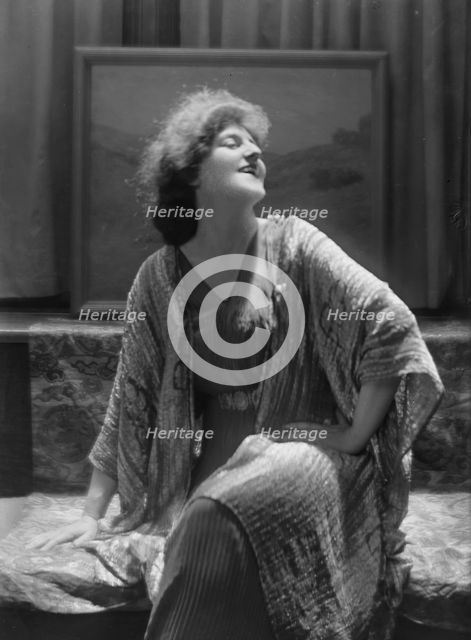 Vaughan, Edith, Miss, portrait photograph, 1916 June 29. Creator: Arnold Genthe.