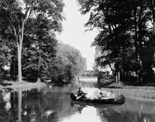 Vacation days, Belle Isle Park, exterior, Detroit, Mich., between 1900 and 1910. Creator: Unknown