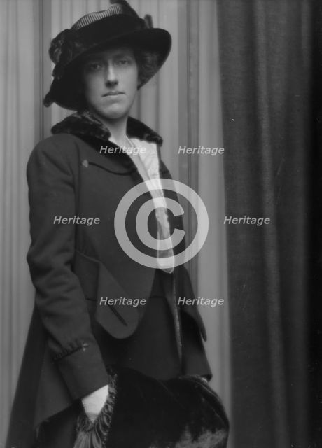 Vail, Katherine L., portrait photograph, 1913. Creator: Arnold Genthe.