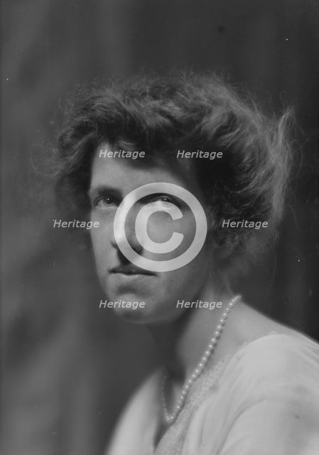 Vail, Katherine L., portrait photograph, 1913. Creator: Arnold Genthe.