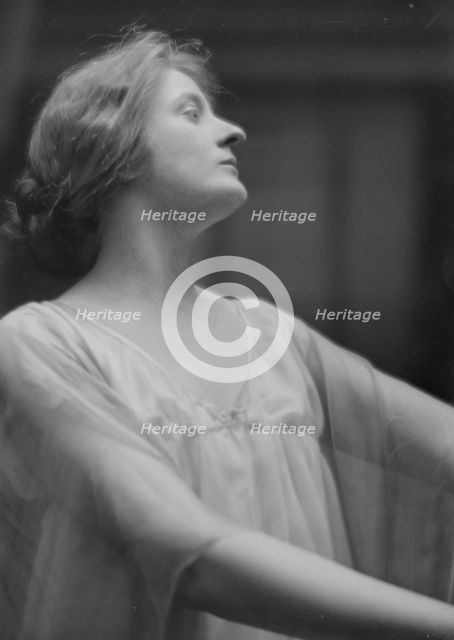 Valentine, Gwendolyn, Miss, portrait photograph, 1916. Creator: Arnold Genthe.