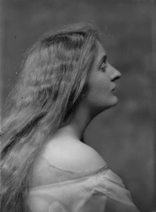 Valentine, Gwendolyn, Miss, portrait photograph, 1916. Creator: Arnold Genthe
