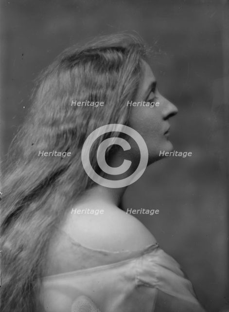 Valentine, Gwendolyn, Miss, portrait photograph, 1916. Creator: Arnold Genthe.