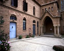 Valldonzella Convent 1913-1919, detail of the entrance door to the convent
