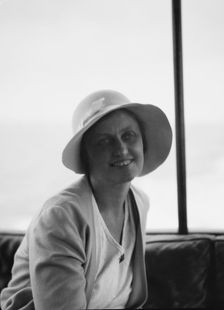 Van Der Steiken, Mrs., portrait photograph, 1931 Creator: Arnold Genthe
