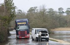 Van stranded in floods at Beaulieu 2008