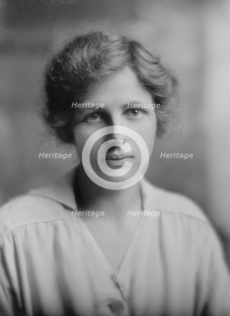 Van Vanger, E., Miss, portrait photograph, 1916 May 8. Creator: Arnold Genthe.