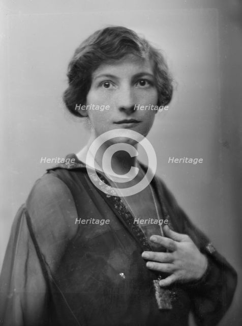 Varesi, Gilda, Miss, portrait photograph, between 1915 and 1920. Creator: Arnold Genthe.