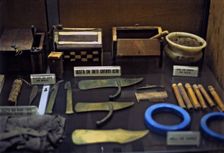 Various toilet items from the tomb of Kha (Deir el Medina, 1400 b.C.)