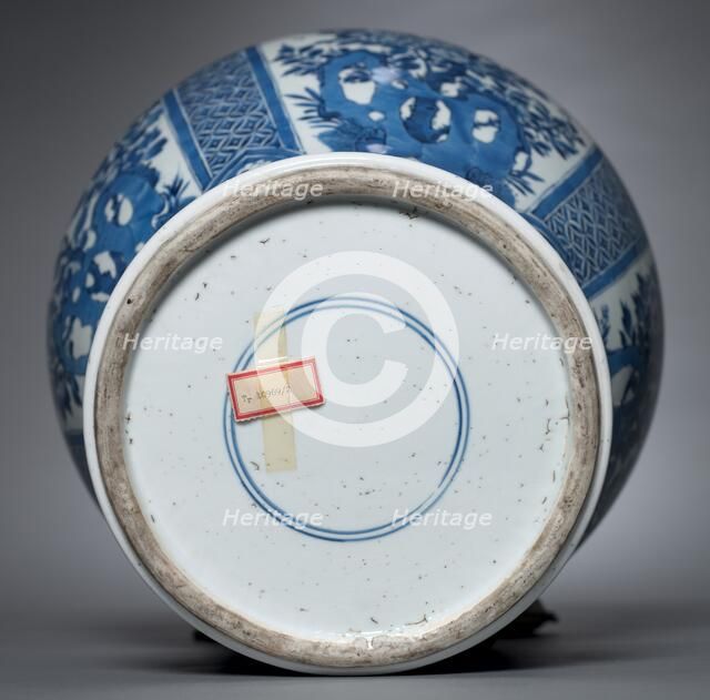 Vase with Cover, Qing dynasty (1644-1911), Kangxi reign (1661-1722). Creator: Unknown.