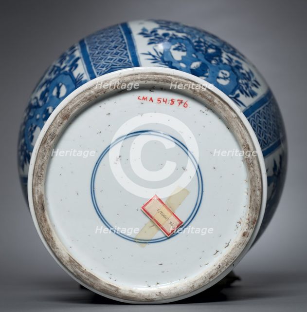 Vase with Cover, Qing dynasty (1644-1912), Kangxi reign (1661-1722). Creator: Unknown.