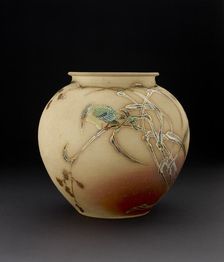 Vase depicting a kingfisher sitting on a reed, 1920-1940