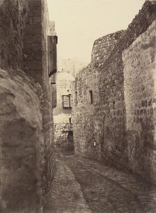 Ve Station. Jésus aidé par Simon de Cyrène. Une marque dans le mur indique seule ..., 1860 or later. Creator: Louis de Clercq