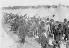 Veterans arriving - Gettysburg, 1913. Creator: Bain News Service