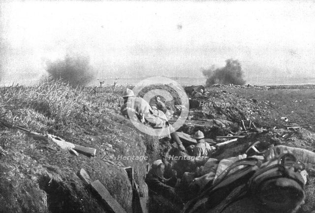 'Veille D'Attaque Generale; Le 2 septembre 1916, nos hommes observent le martelage..., 1916 (1924) Creator: Unknown.
