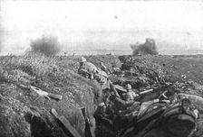 Veille D'Attaque Generale; Le 2 septembre 1916, nos hommes observent le martelage..., 1916 (1924) Creator: Unknown