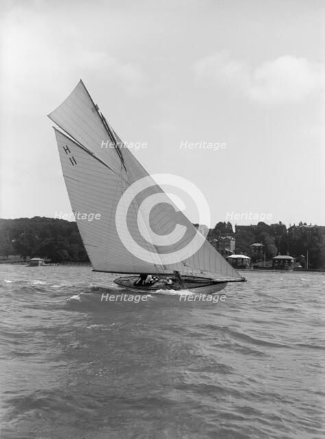 'Ventana' (H11) an early 8 Metre class yacht sails close-hauled, 1914. Creator: Kirk & Sons of Cowes.