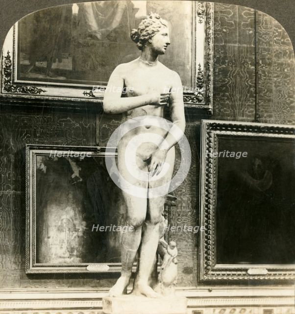 'Venus de Medici in the Uffizi Palace, Florence, Italy', c1909. Creator: Unknown.