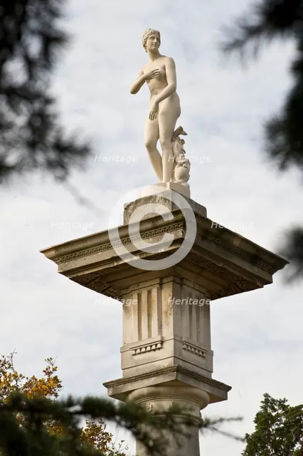 Venus de Medici statue on a Doric column, Chiswick House, Hounslow, London, c1980-c2017. Artist: Historic England Staff Photographer.