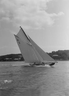 Verbena (H2), a gaff rig 8 Metre, sailing close-hauled, 1911. Creator: Kirk & Sons of Cowes