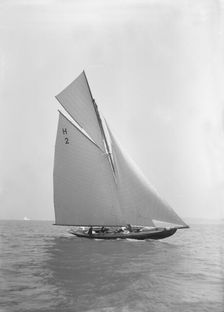 Verbena (H2), a gaff rig 8 Metre, sailing close-hauled, 1911. Creator: Kirk & Sons of Cowes