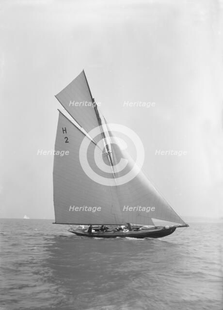 'Verbena' (H2), a gaff rig 8 Metre, sailing close-hauled, 1911. Creator: Kirk & Sons of Cowes.