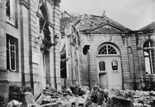Verdun, entrance to Archbishop's Palace, 1916. Creator: Bain News Service