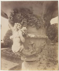 Versailles, Vase, 1905. Creator: Eugene Atget